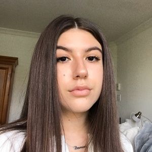 Meet your Posher, Daniela